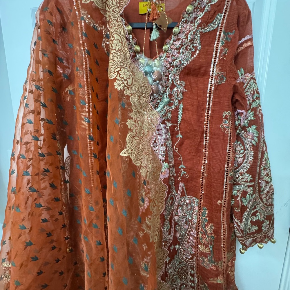 Sana Safinaz - luxury Collection Net Rust Embroidered (plus Inner piece ) - Picture 9 of 9